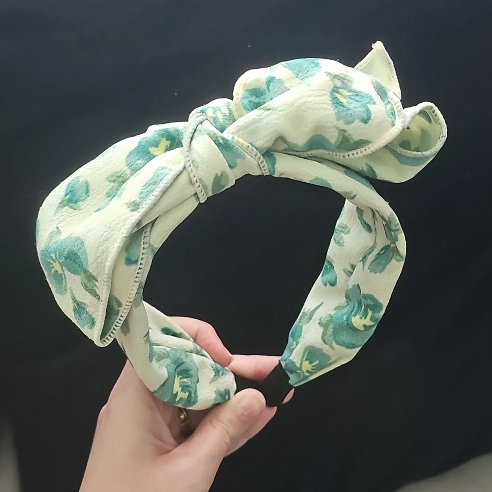 NWOT Green & Ivory Floral Bow Headband